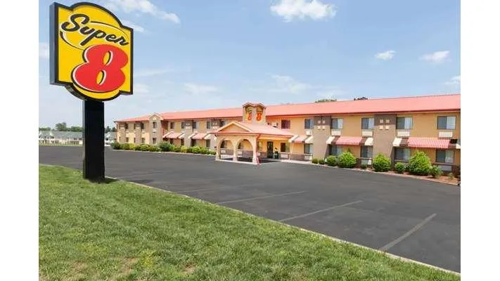 Super 8 South by Wyndham-Bowling Green